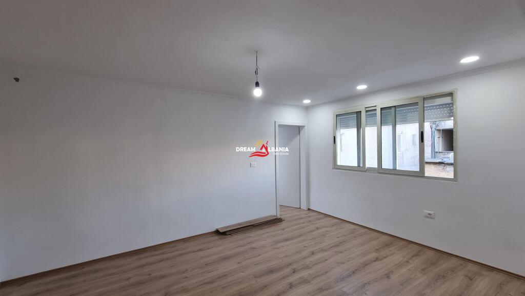 Apartment 2+1 for sale at the Paris Commune near Dinamo Stadium in Tirana (ID 4129529)