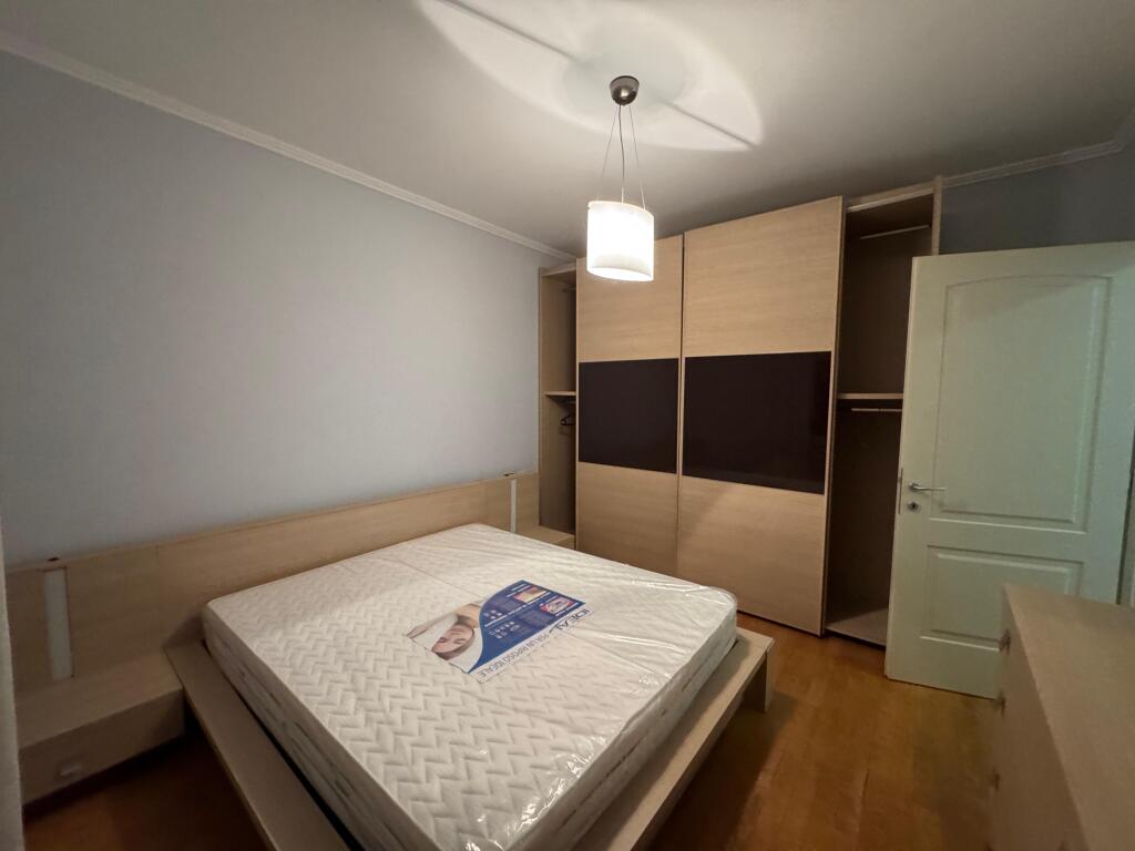 🏠 Jepet me qira apartament 2+1 në një nga zonat më të kërkuara të Tiranës, përballë Harry Fultz.💶 Çmimi: 60,000 Lekë/muaj