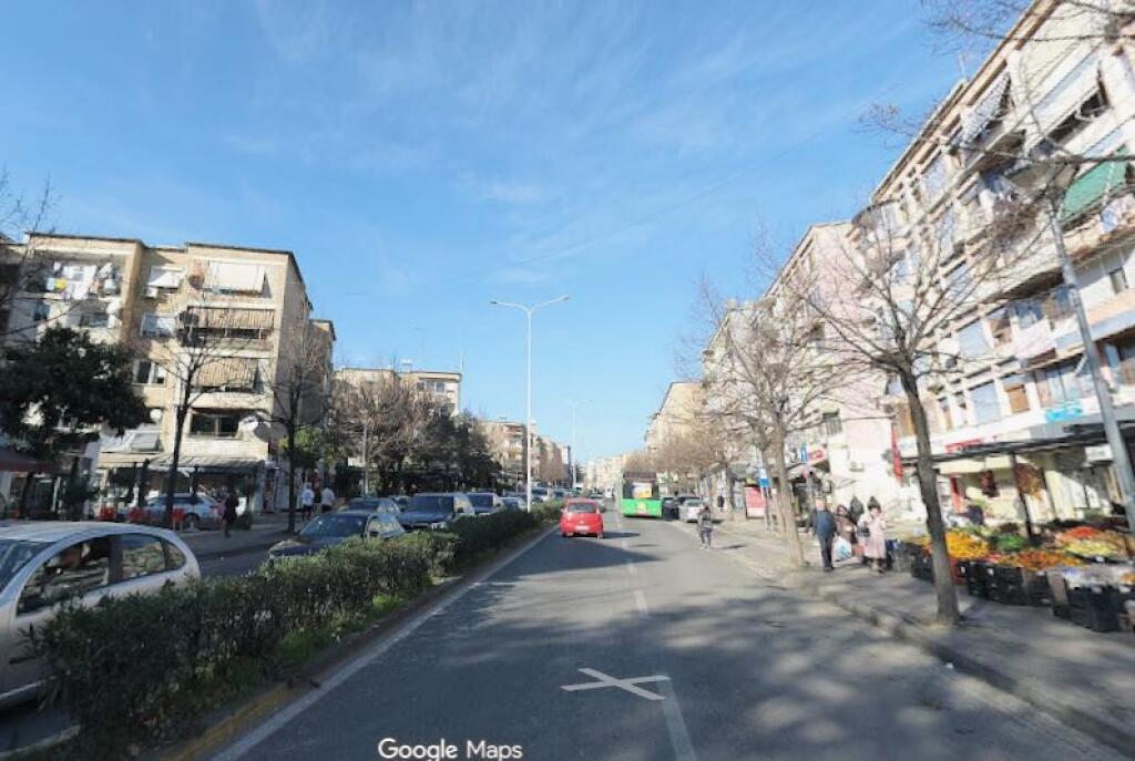 Dyqan ne shitje buze rruge tek Brryli prane Arditi Fisherman ne Tirane (ID 4171603)