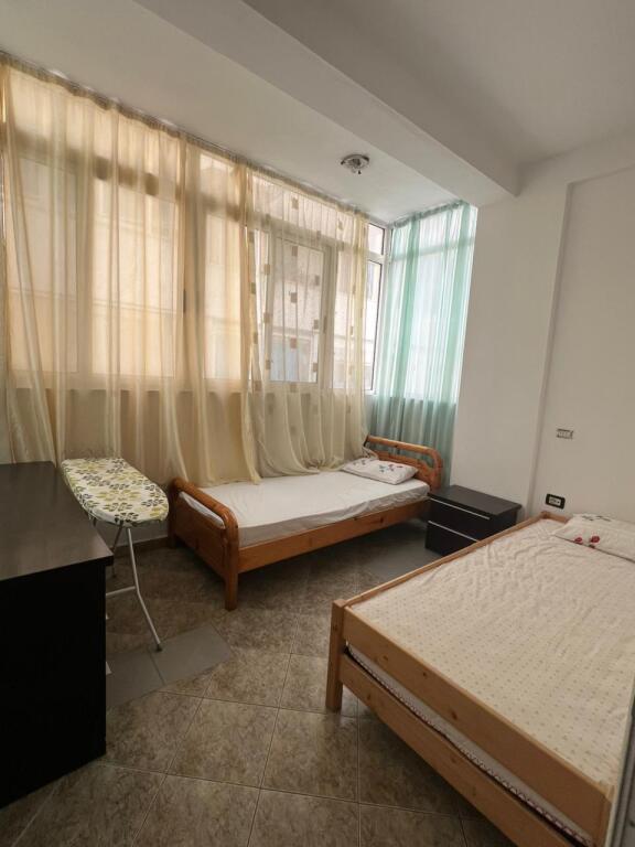 Apartament 3+1 Me Qira në Komunën e Parisit, Tiranë - 650€ | 100 m²