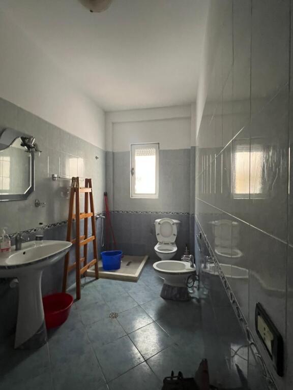 Apartament 3+1 Me Qira në Komunën e Parisit, Tiranë - 650€ | 100 m²