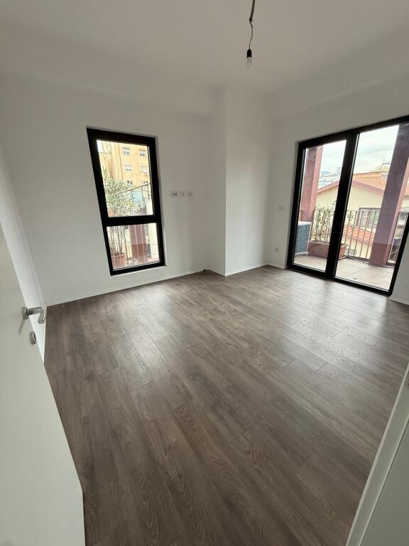 ZYRE ME QERA 2+1 RRUGA E KAVAJES 1100 EURO