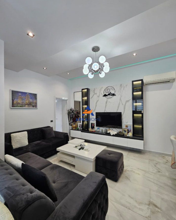 JEPET ME QERA APARTAMENT 1+1+BALLKON TE " RRUGA RRAPO HEKALI, KODRA E DIELLIT" 550 EURO (I DISKUTUESHEM)