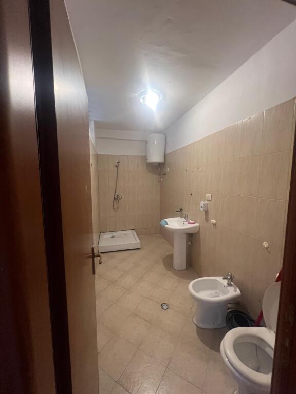 Shitet,Apartament 3+1+2 Fresku,Tirana