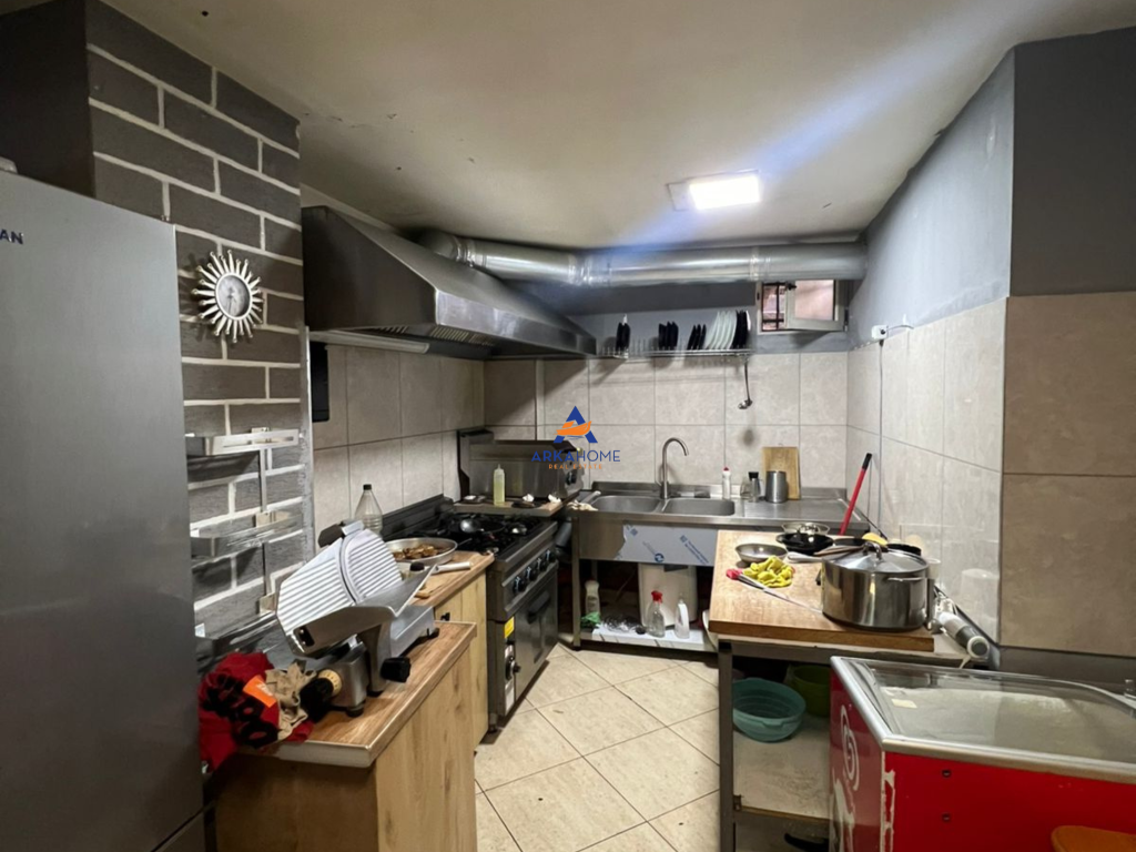 LOCALE COMMERCIALE IN AFFITTO 70 M2 "RRUGA RRAPO HEKALI" 700 EURO