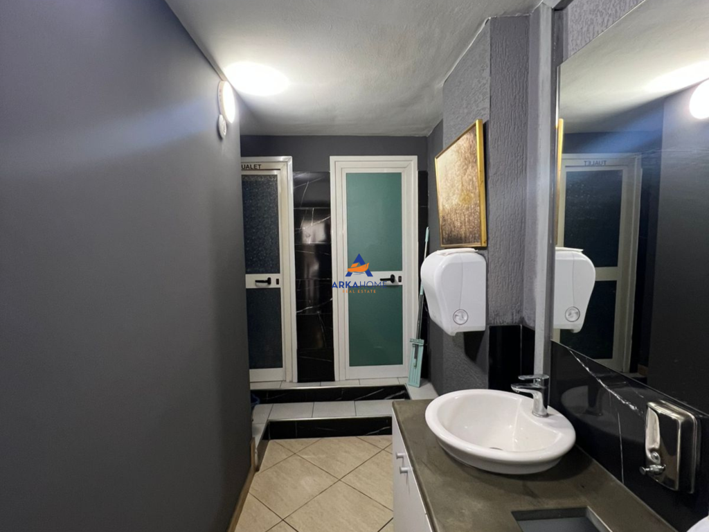 LOCALE COMMERCIALE IN AFFITTO 70 M2 "RRUGA RRAPO HEKALI" 700 EURO