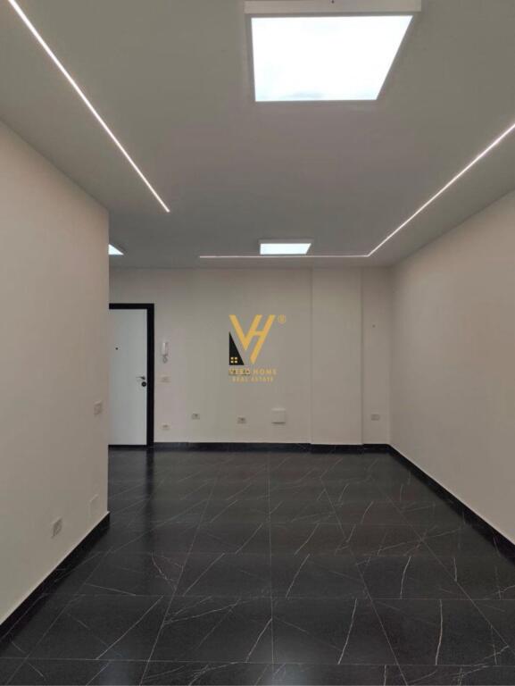 OFFICE 75 M2 FOR RENT AT MINE PEZA 580 EURO