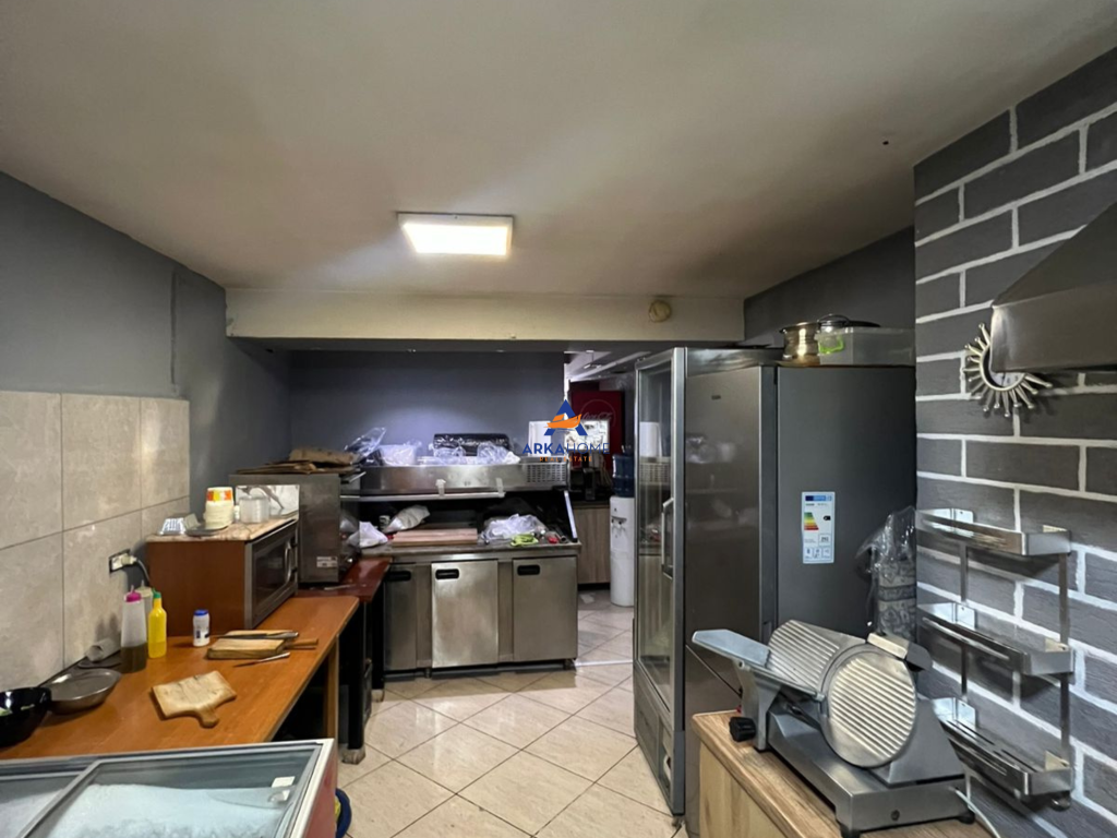LOCALE COMMERCIALE IN AFFITTO 70 M2 "RRUGA RRAPO HEKALI" 700 EURO