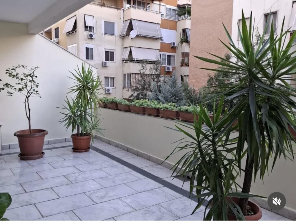 1+1 me verande,i mobiluar,kopshti zologjik 630 euro i diskutueshem