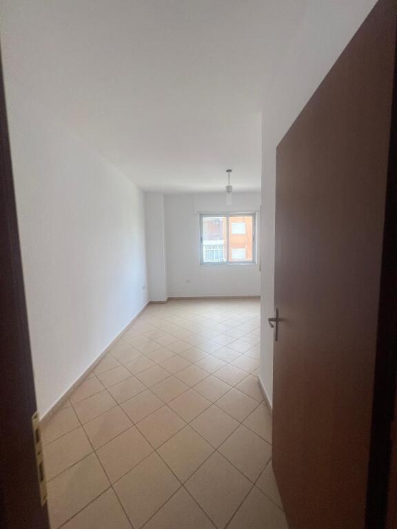 Shitet,Apartament 3+1+2 Fresku,Tirana