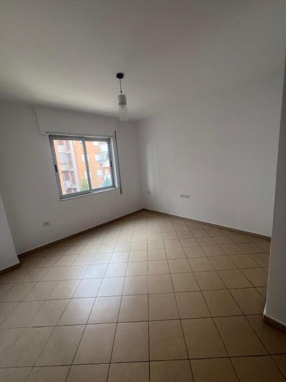 Shitet,Apartament 3+1+2 Fresku,Tirana