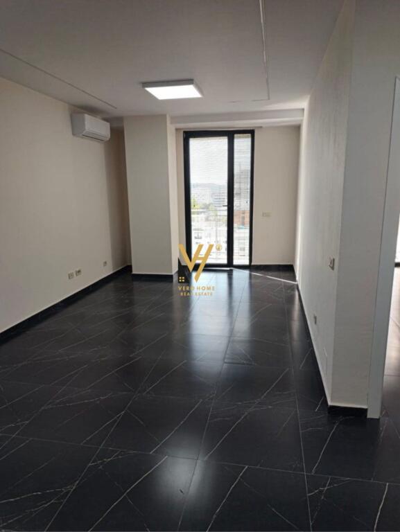 OFFICE 75 M2 FOR RENT AT MINE PEZA 580 EURO