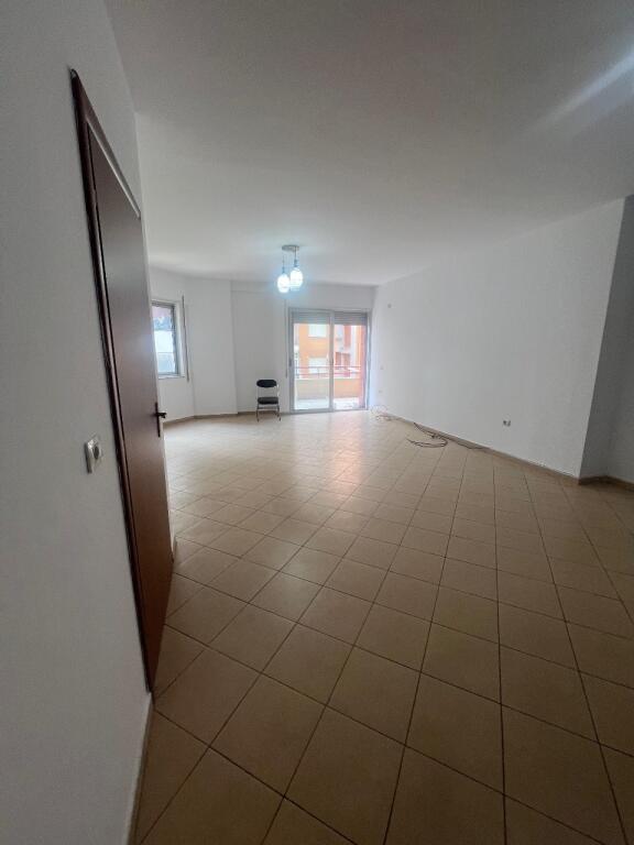Shitet,Apartament 3+1+2 Fresku,Tirana