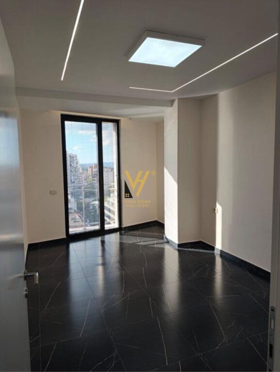 OFFICE 75 M2 FOR RENT AT MINE PEZA 580 EURO
