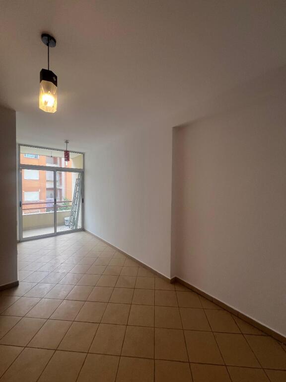 Shitet,Apartament 3+1+2 Fresku,Tirana