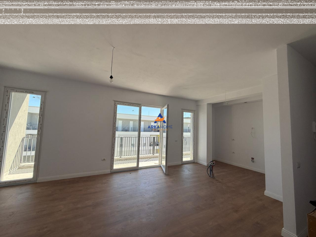 JEPET ZYRE ME QERA 116M2 "TE UNIVERS CITY,PRANE QTU" 550 EURO