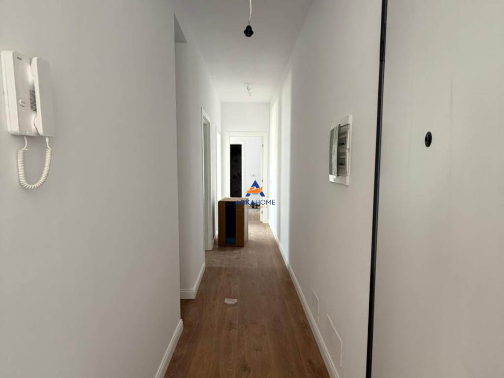 JEPET ZYRE ME QERA 116M2 "TE UNIVERS CITY,PRANE QTU" 550 EURO