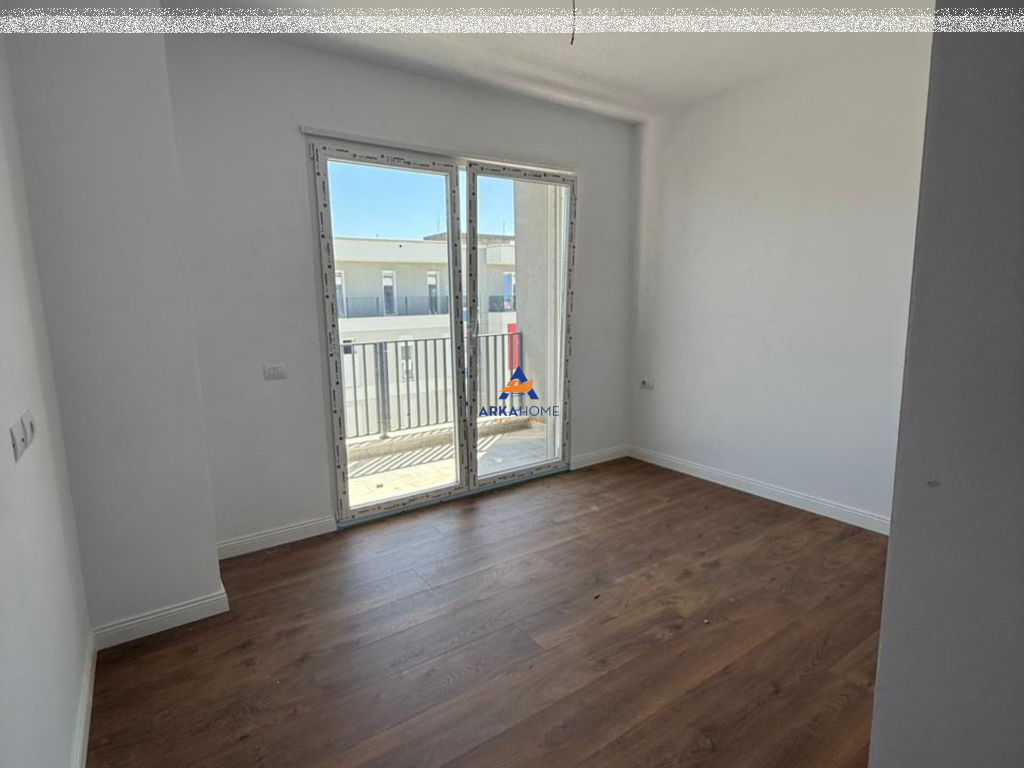 JEPET ZYRE ME QERA 116M2 "TE UNIVERS CITY,PRANE QTU" 550 EURO