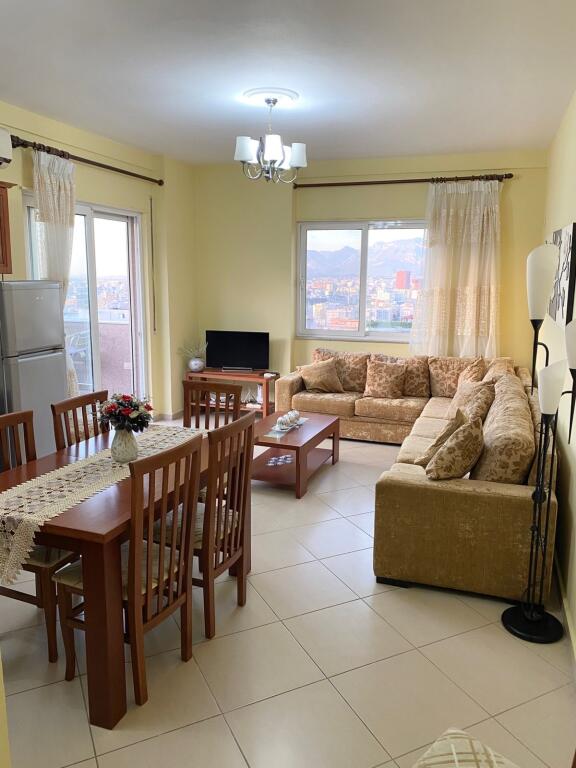 🏡 Shitet Apartament 1+1 + 2 Banjo + Bllk – Kodra e Diellit