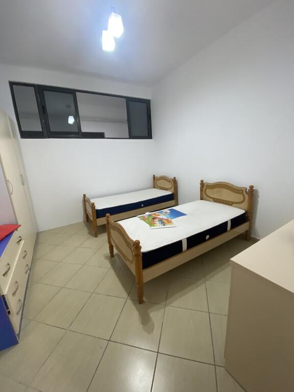 2+1,i mobiluar te bkt sauk i ri,cmimi 450 euro