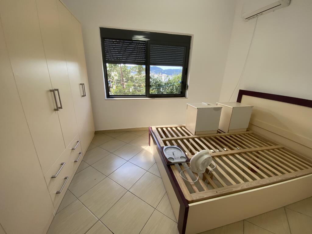 2+1,i mobiluar te bkt sauk i ri,cmimi 450 euro