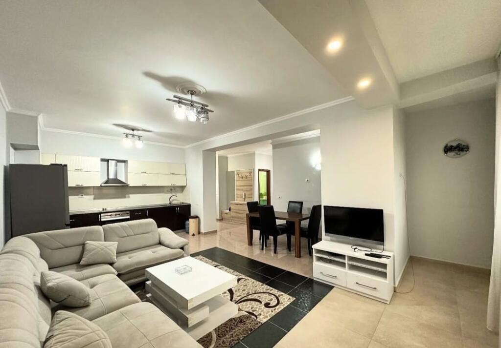 📢 Apartment 3+1+2 for sale on Kavaja Street! 🏡