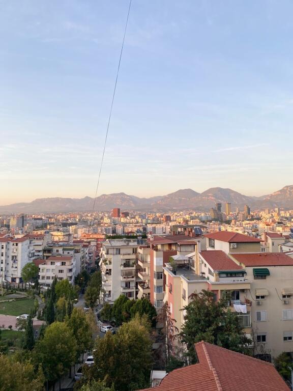 🏡 Shitet Apartament 1+1 + 2 Banjo + Bllk – Kodra e Diellit