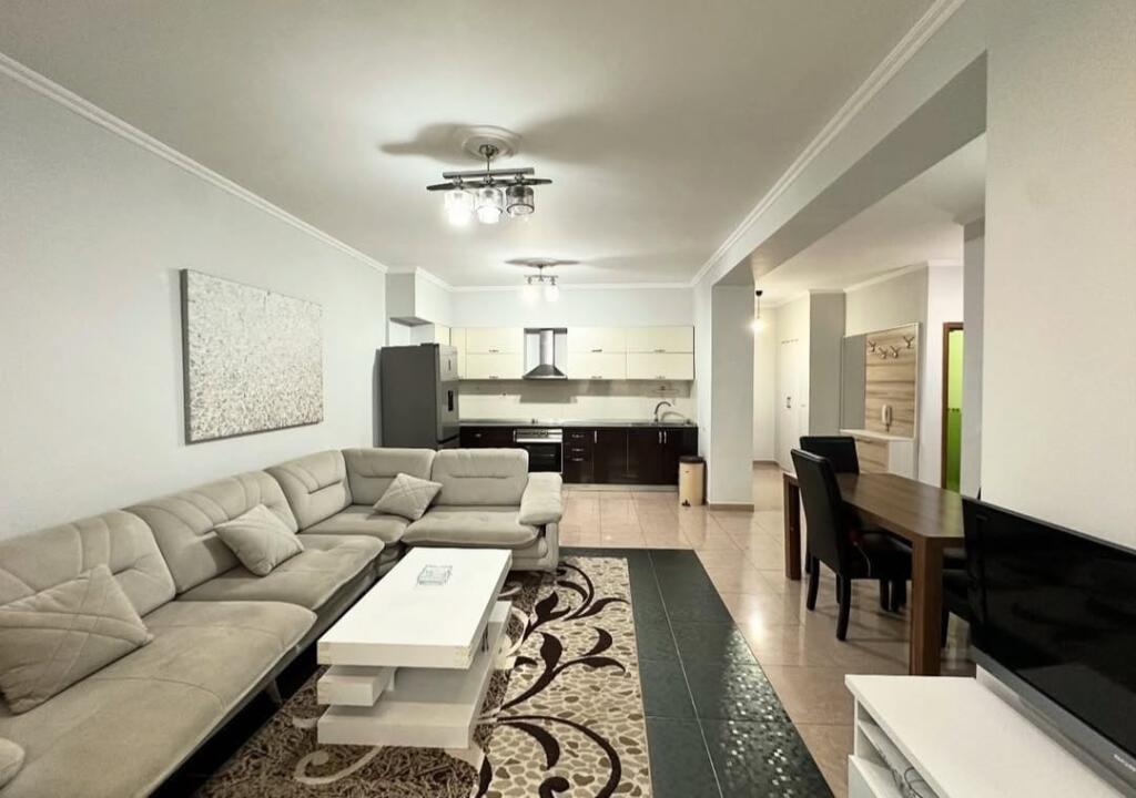 📢 Apartment 3+1+2 for sale on Kavaja Street! 🏡