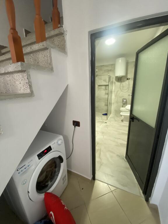 2+1,i mobiluar te bkt sauk i ri,cmimi 450 euro