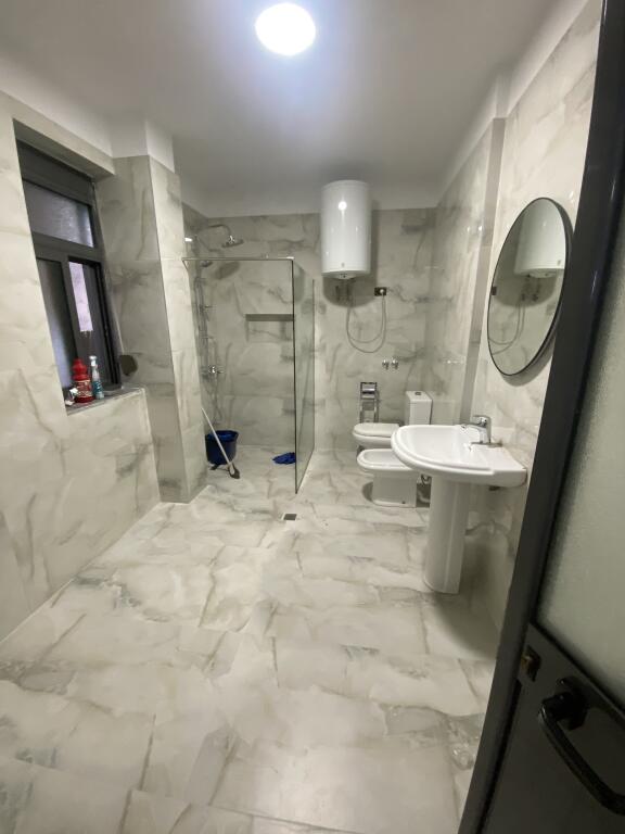 2+1,i mobiluar te bkt sauk i ri,cmimi 450 euro
