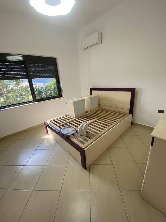 2+1,i mobiluar te bkt sauk i ri,cmimi 450 euro