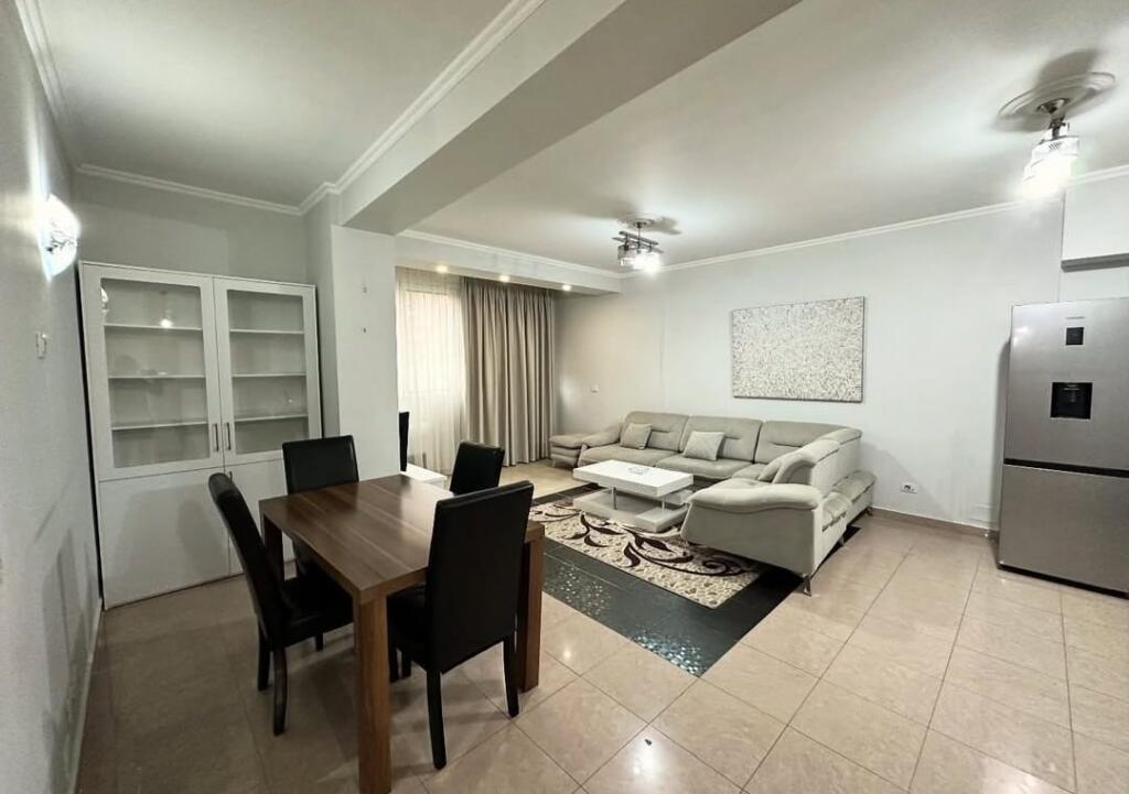 📢 Apartment 3+1+2 for sale on Kavaja Street! 🏡