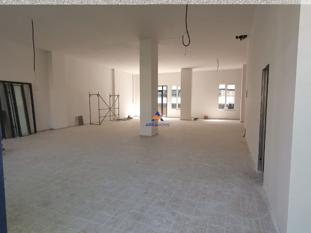 LOCALE COMMERCIALE IN AFFITTO 220M2 IN "VIA ALI SHEFQETI" 4200 EURO