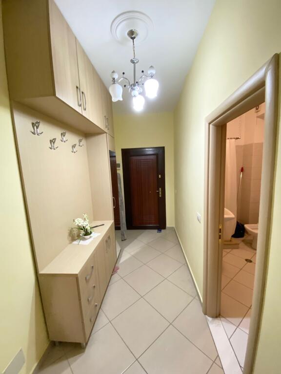 🏡 Shitet Apartament 1+1 + 2 Banjo + Bllk – Kodra e Diellit