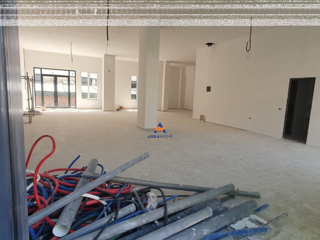 LOCALE COMMERCIALE IN AFFITTO 220M2 IN "VIA ALI SHEFQETI" 4200 EURO