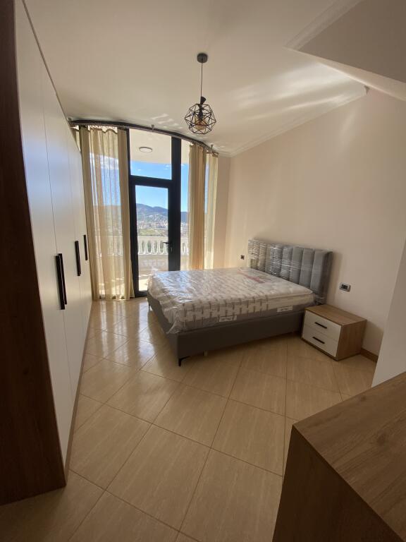 Jepet vile 3 kateshe,sauk i ri te bkt ja,cmimi 1200 euro