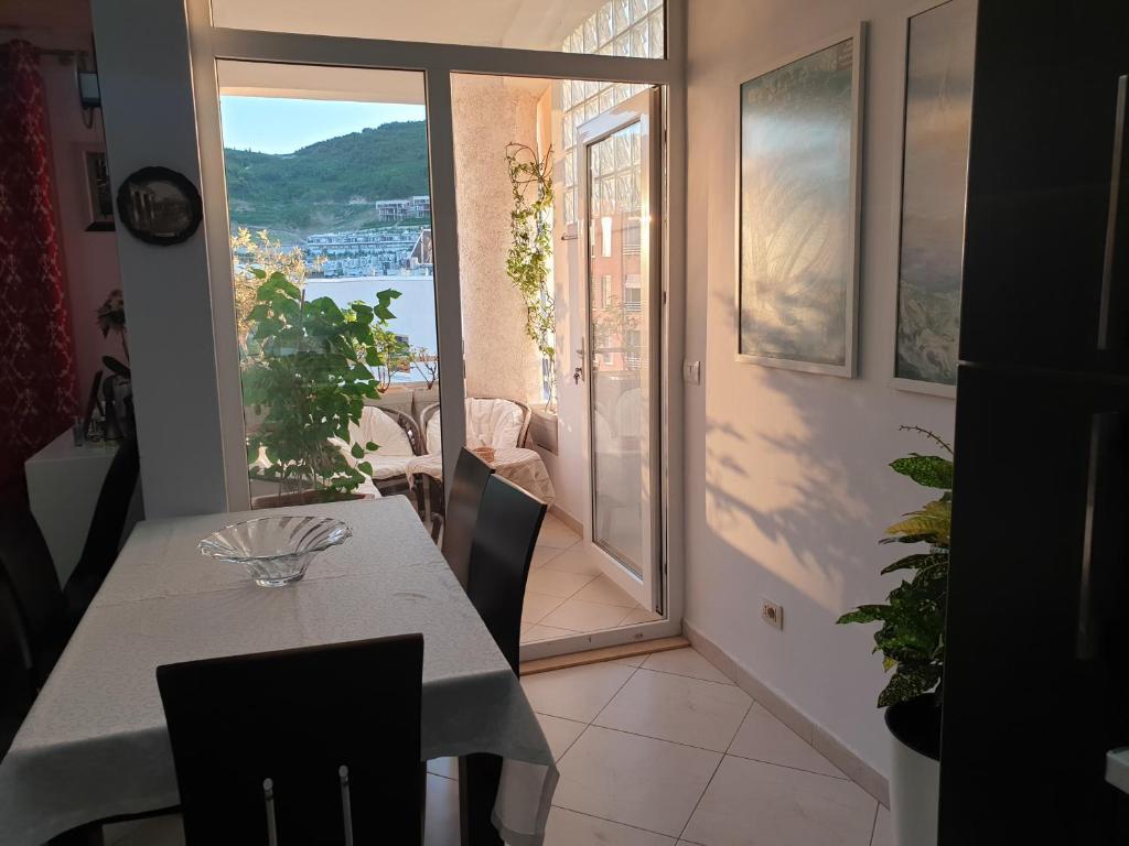 Shitet apartament 2+1 tek Rezidenca kodra e diellit 1