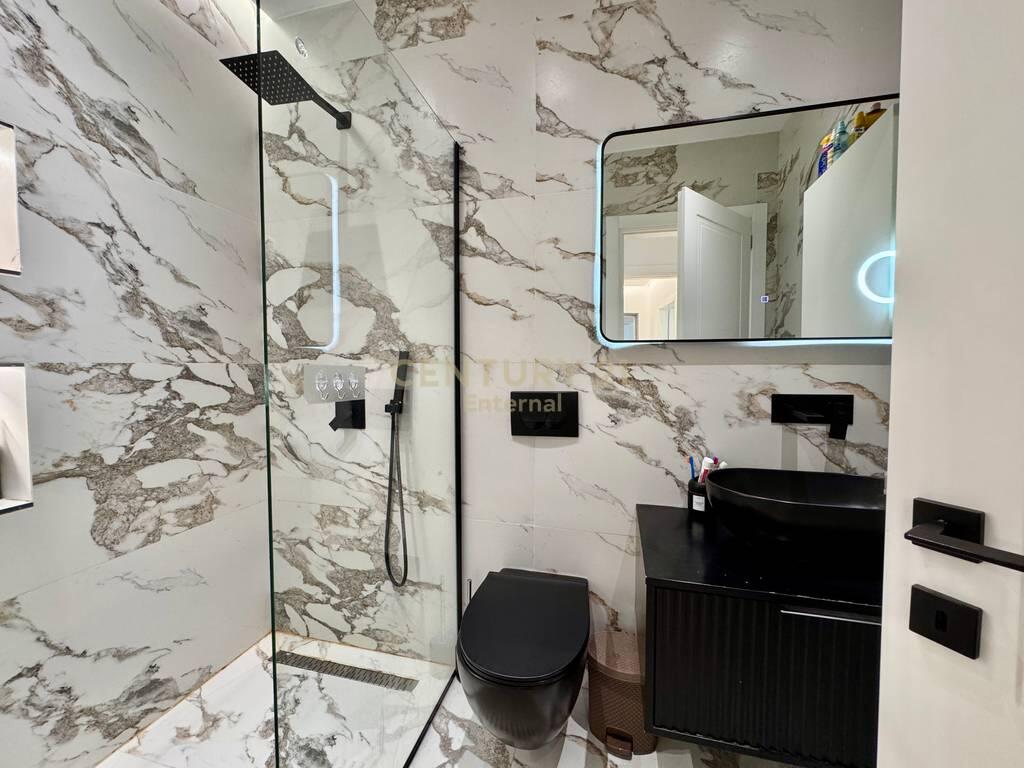 Apartament 2+1+2 + Post Parkimi per shitje ne Lake View Residence