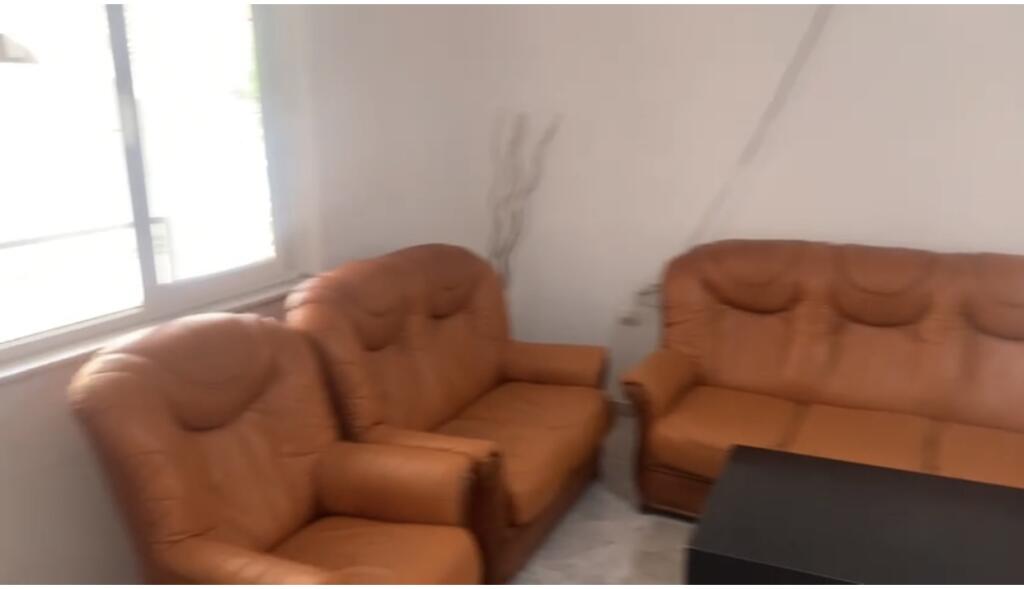 2+1,i mobiluar,kat vile te 2 palmat,cmimi 400mije leke