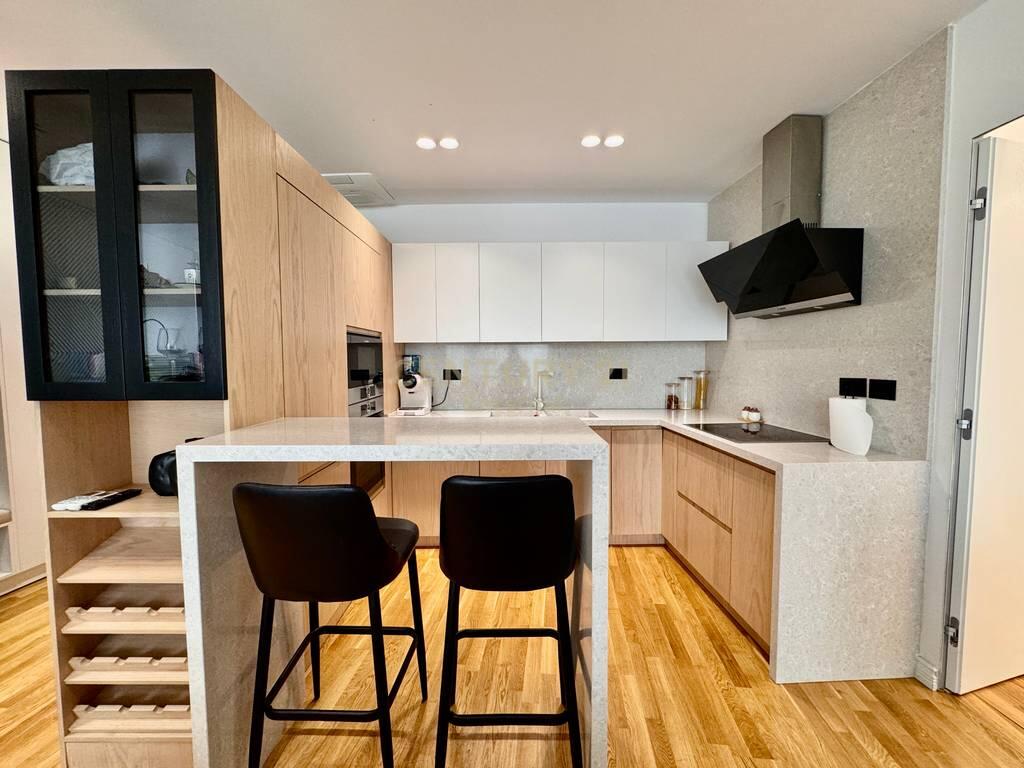 Apartament 2+1+2 + Post Parkimi per shitje ne Lake View Residence
