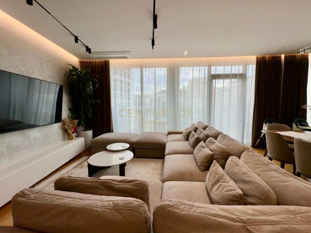 Apartament 2+1+2 + Post Parkimi per shitje ne Lake View Residence