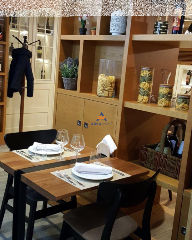 AFFITTASI RISTORANTE 157 M2 "VICINO ALLA SCUOLA QEMAL STEFA, ZOGU ZI" 2200 EURO