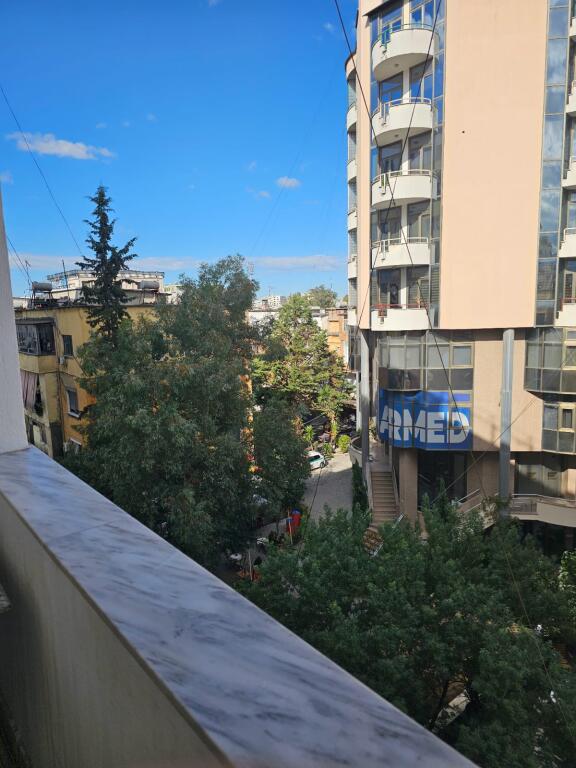 Ambjent per biznes,te posta 8 sheshi wilson,500 euro