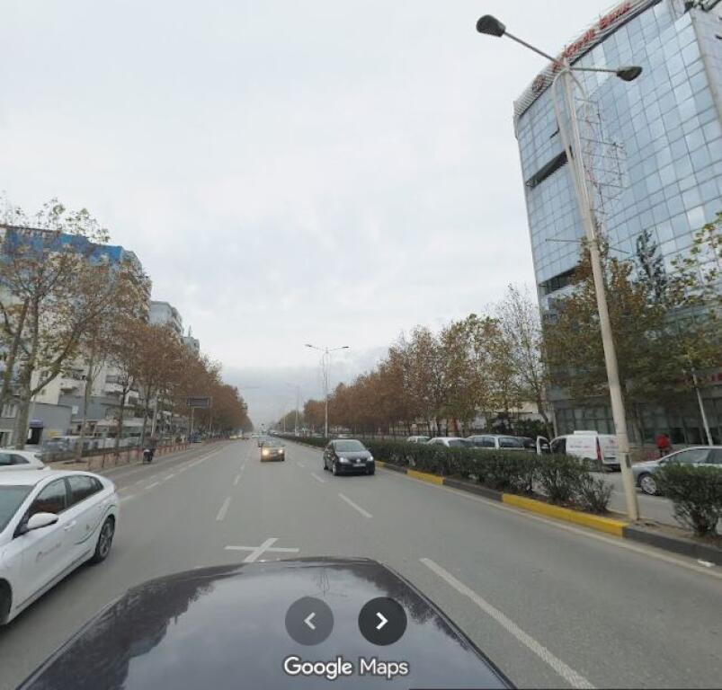 Jepet me qera ambient njesi biznesi/dyqan ne rrugen Dritan Hoxha, buze rruge (ID 42711135)
