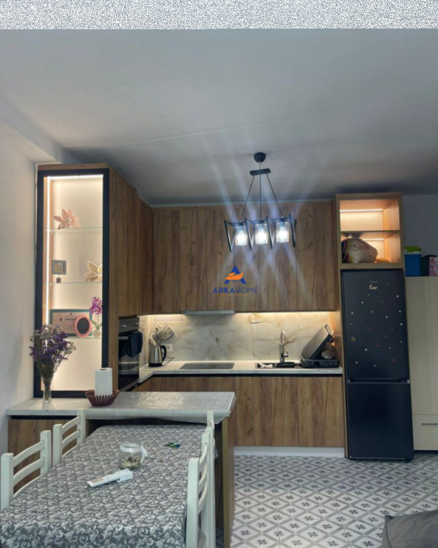 JEPET ME QERA APARTAMENT 1+1+2BALLKONE+POST PARKIMI "TE KOMPLEKSI GOLDEN PARK, KOMBINAT" 51000 LEKE