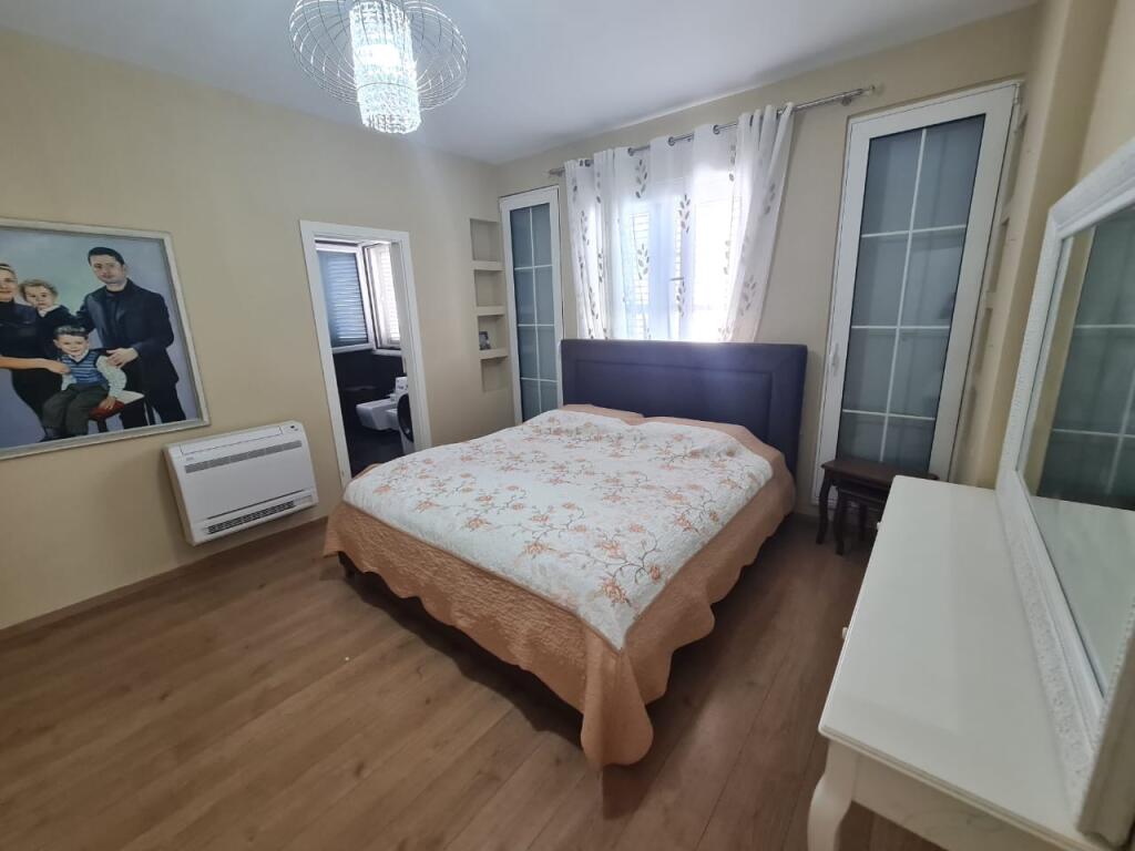 Penthouse 3+2 banjo+1 verande te Liqeni i Thate