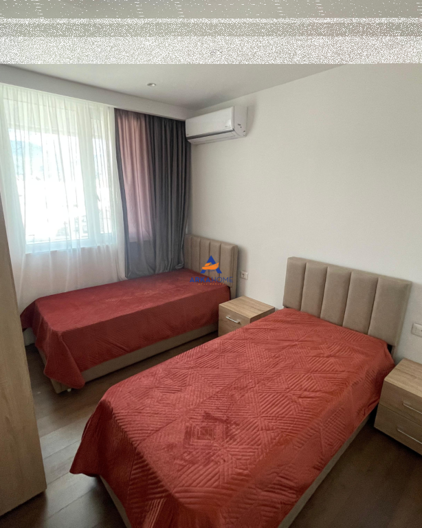 APARTAMENT ME QERA 2+1+BALLKON TE "RRUGA MINE PEZA" 1000 EURO