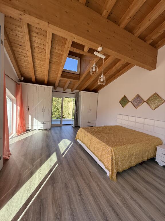 Private villa for sale in Linz between Dajti park