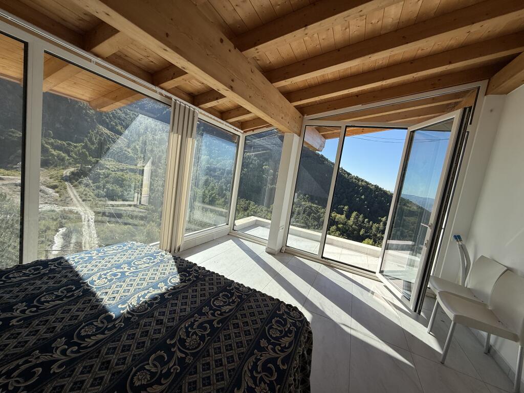 Private villa for sale in Linz between Dajti park