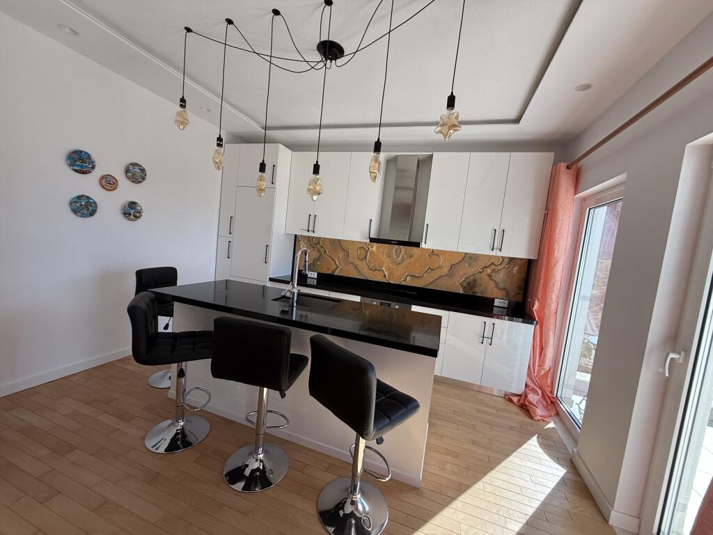Private villa for sale in Linz between Dajti park